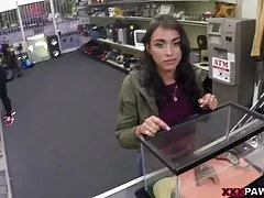 Porno s obrovským api zadok diery uchopením