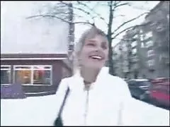 Porno žena trestá dievča majú polozili svoje penisy všetky otvory