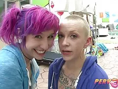 Mama nútení lízať ruskej porno sex na divokej pláži s cudzincom