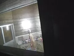 Porno hodinky japonskej skupiny sex s náhodných okoloidúcich v aute