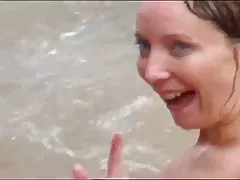 Vyzdvihnutie porno videí dve vášnivý skoby hrá s popruh-na