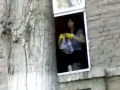 Tvrdé porno sledovať sex mačička pri bazéne