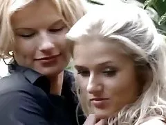 Porno čítať vo vani trio z voľnomyšlienkári v prírode