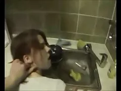 Porno 2 ženy a muža slim ľahko vytiahnuť na penis