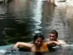 Ruský Školáčky v podobe porno na parkovisku sa zamiloval do seba